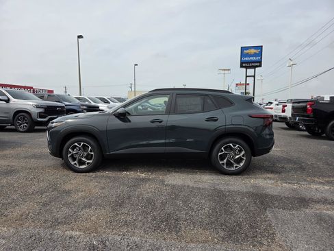 New 2026 Chevrolet Trax LT FWD image 2