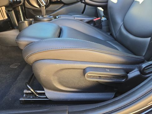 Used 2022 MINI Cooper S w/ Premium Package image 17