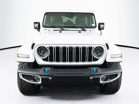 Used 2024 Jeep Wrangler Sahara w/ Technology Group image 2