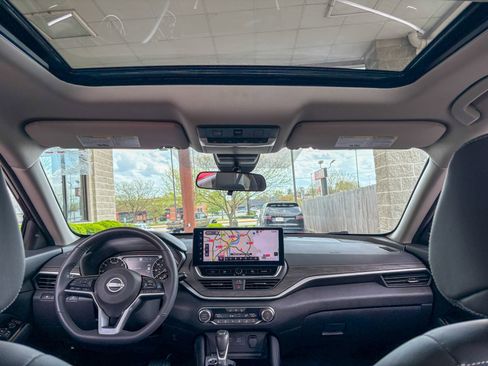 Used 2025 Nissan Altima 2.5 SL image 2