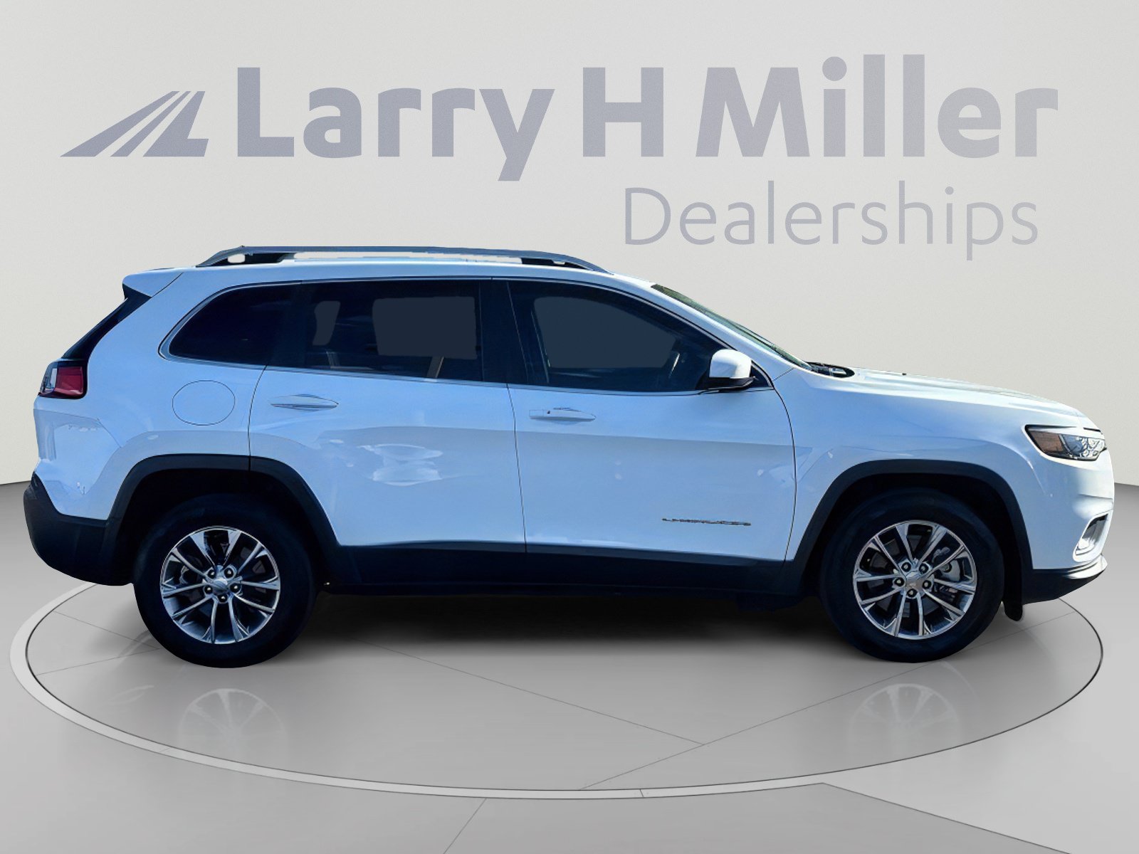 Used 2019 Jeep Cherokee Latitude Plus w/ Comfort/Convenience Group FWD image 7