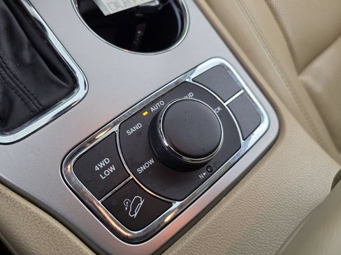 Used 2018 Jeep Grand Cherokee Limited w/ Luxury Group II AWD/4WD image 28