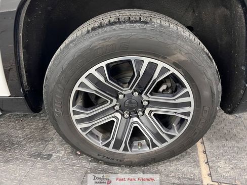 Used 2024 Jeep Wagoneer 4WD w/ Premium Group I image 23