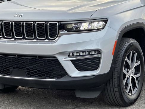 Used 2023 Jeep Grand Cherokee Limited image 8