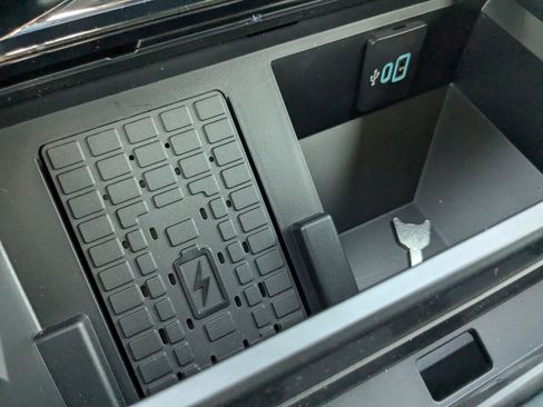 New 2026 Ford F250 Lariat w/ Black Appearance Package image 27