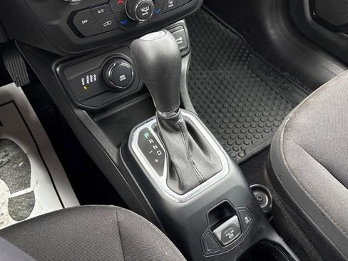 Used 2018 Jeep Renegade Altitude image 20