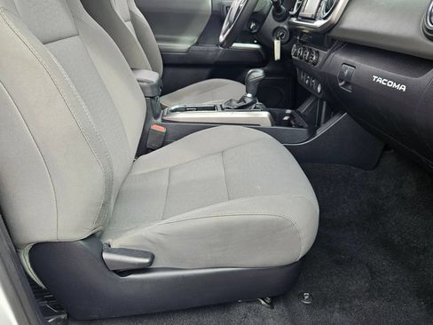 Used 2018 Toyota Tacoma SR5 AWD/4WD image 26