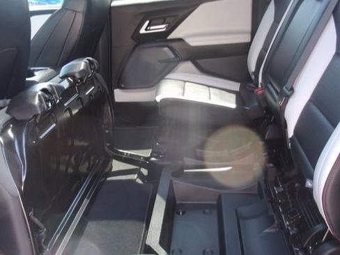 Used 2025 Chevrolet Silverado EV RST AWD/4WD image 31