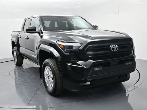 Used 2025 Toyota Tacoma SR5 AWD/4WD image 2