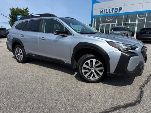 Used 2023 Subaru Outback Premium AWD/4WD image 2