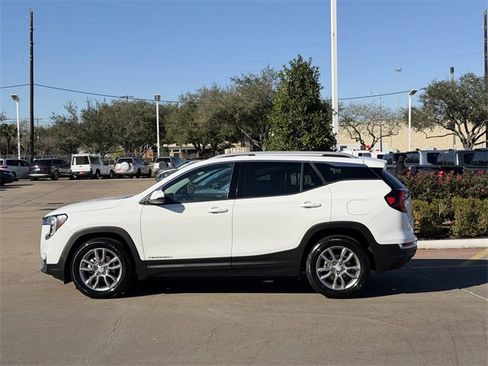 Used 2024 GMC Terrain SLT image 4