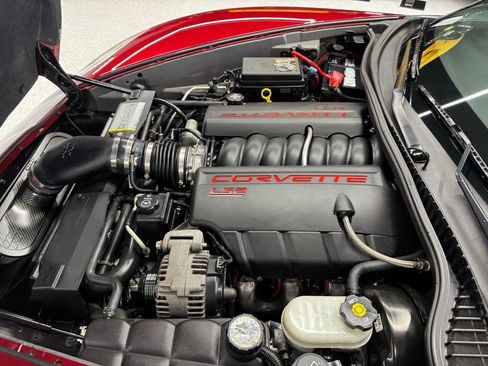 Used 2006 Chevrolet Corvette Convertible w/ Preferred Equipment Group RWD image 32