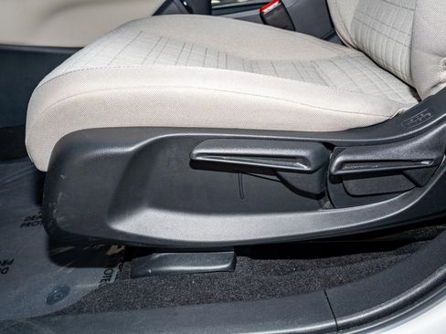 Certified 2023 Honda HR-V LX image 27