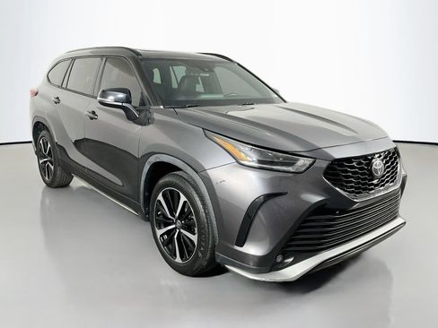 Used 2021 Toyota Highlander XSE AWD/4WD image 4