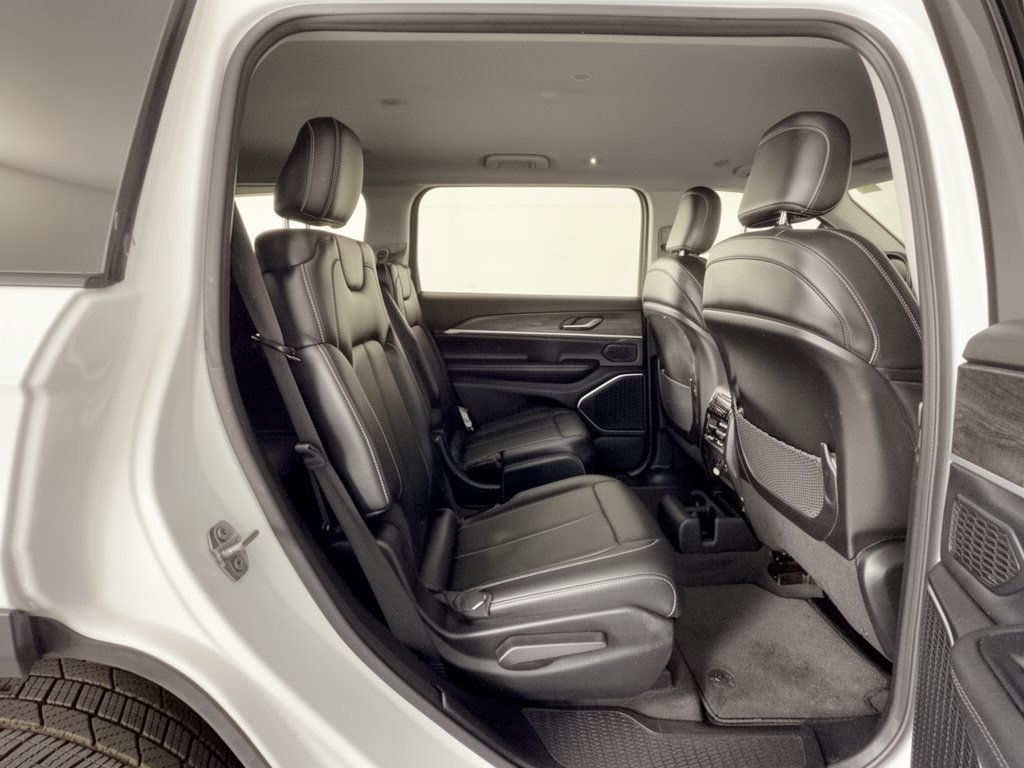 Used 2021 Jeep Grand Cherokee L Limited RWD image 29