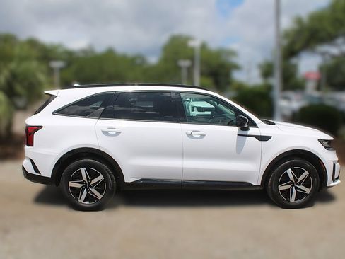 Certified 2023 Kia Sorento S w/ Panoramic Sunroof Package FWD image 5