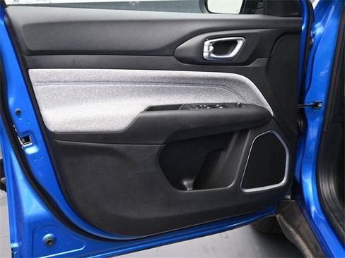 New 2025 Jeep Compass Latitude image 19