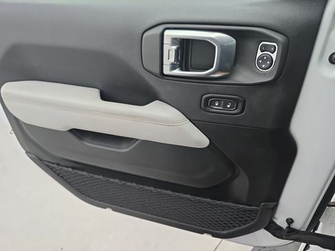 Used 2023 Jeep Gladiator Overland AWD/4WD image 26