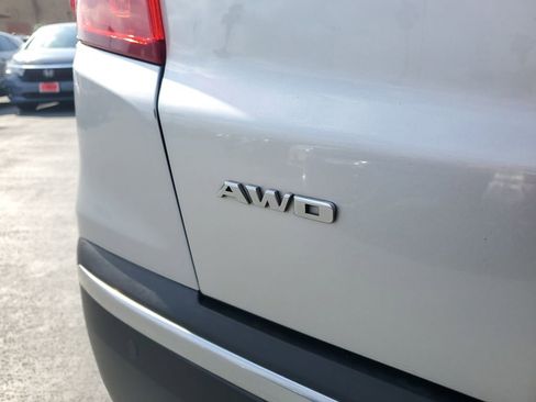 Used 2018 Cadillac XT5 AWD image 7