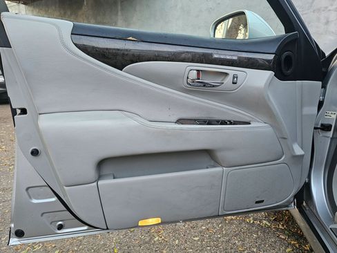 Used 2007 Lexus LS 460 image 10