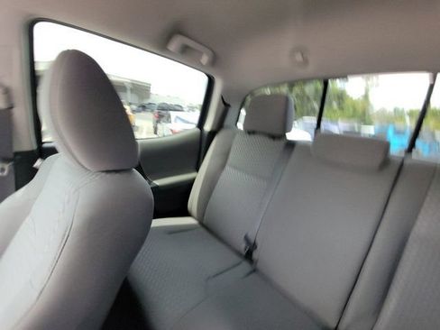 Used 2022 Toyota Tacoma SR5 w/ Technology Package RWD image 4