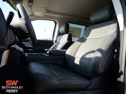 New 2025 Ford Expedition Active image 19