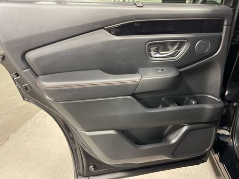 Used 2025 Honda Pilot TrailSport image 21
