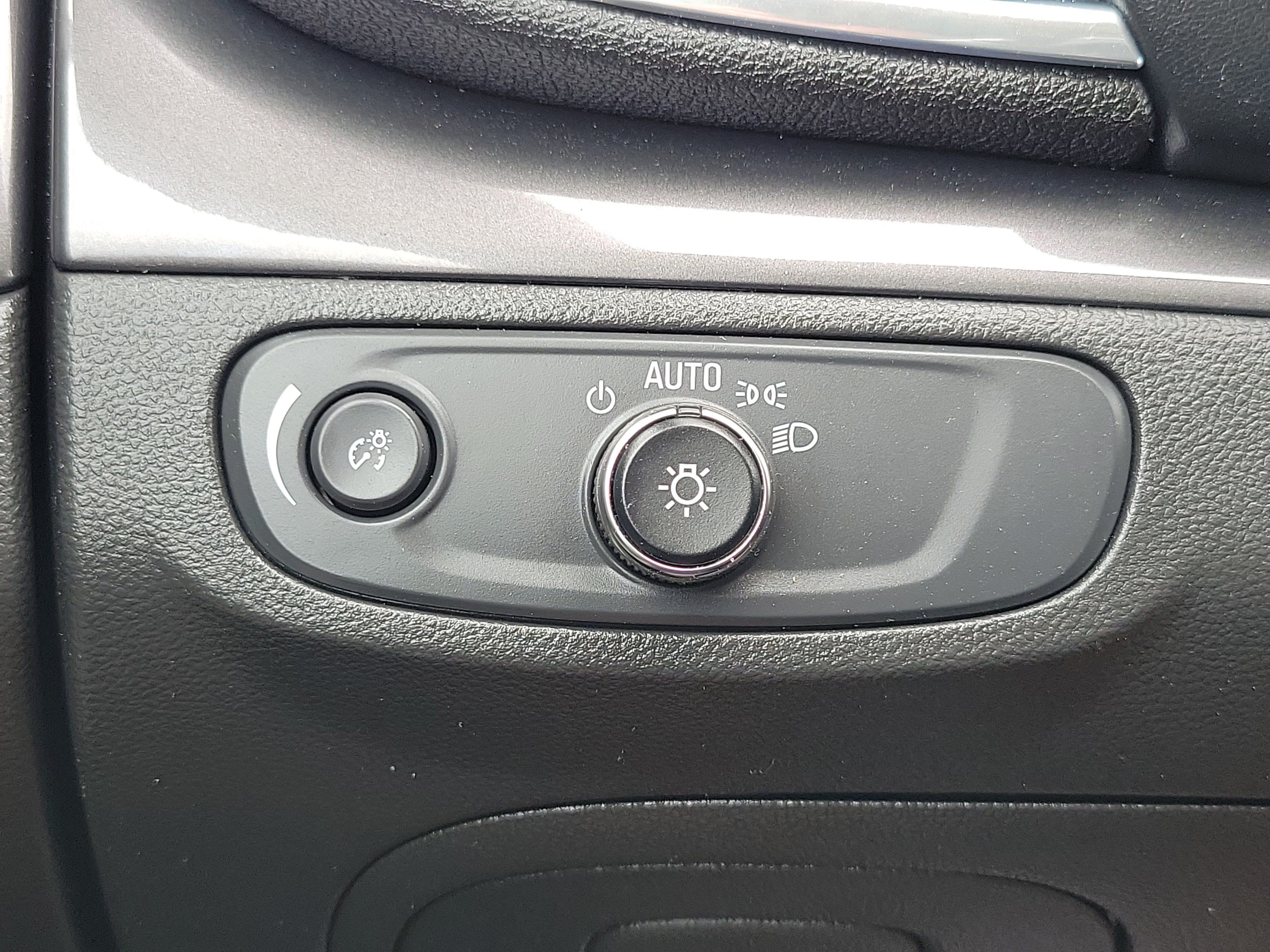 Used 2020 Buick Encore Preferred FWD image 23