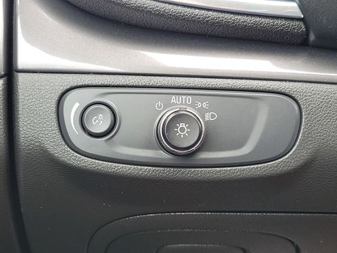 Used 2020 Buick Encore Preferred FWD image 23