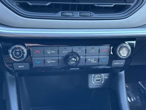 New 2026 Jeep Compass Limited image 12