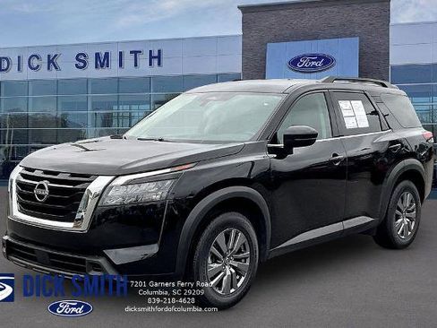 Used 2025 Nissan Pathfinder SV FWD image 1