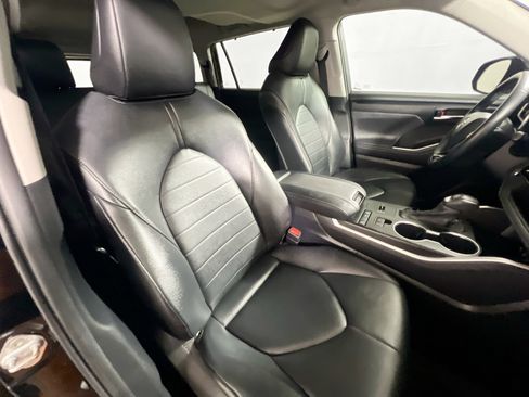 Used 2020 Toyota Highlander XLE FWD image 30