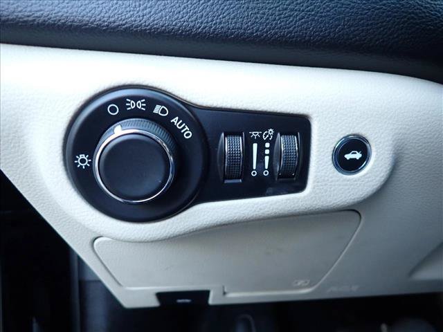 Used 2016 Chrysler 200 Limited FWD image 20