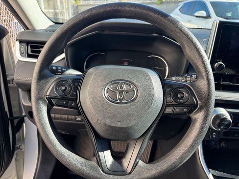 Used 2025 Toyota RAV4 XLE image 28