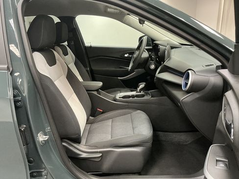 Used 2025 Chevrolet Trax LS w/ LS Convenience Package FWD image 30