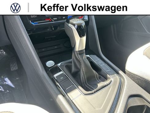 New 2026 Volkswagen Taos SE FWD image 20