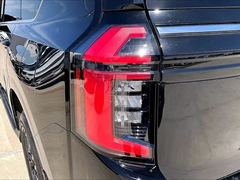 Used 2025 Nissan Armada SV image 39