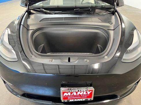 Used 2025 Tesla Model Y Long Range RWD image 9