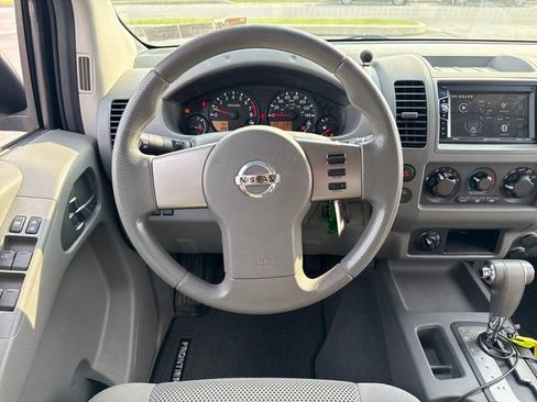 Used 2007 Nissan Frontier SE w/ SE Value Truck Pkg AWD/4WD image 16