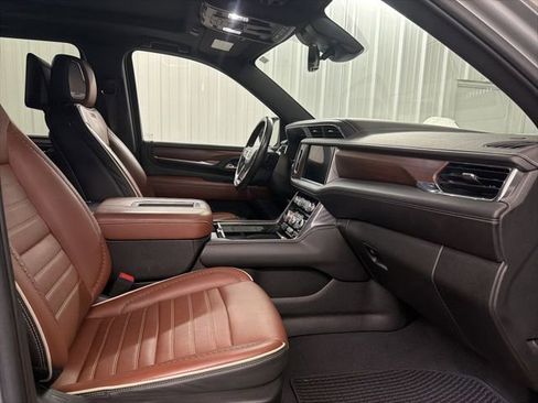 Used 2023 GMC Yukon XL Denali Ultimate image 32