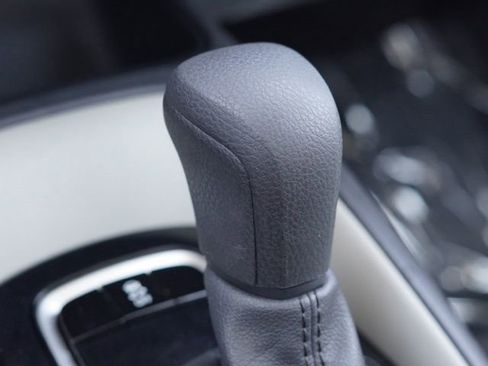 Used 2022 Toyota Corolla LE w/ Carpet Mat Package (TMS) FWD image 25