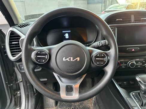 Used 2023 Kia Soul LX image 15