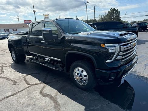 New 2026 Chevrolet Silverado 3500 High Country w/ High Country Premium Package AWD/4WD image 15