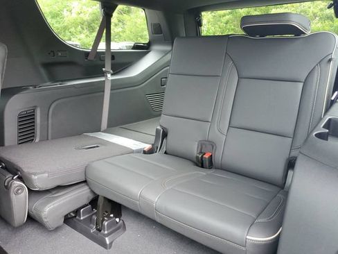 New 2026 Chevrolet Suburban Premier AWD/4WD image 12