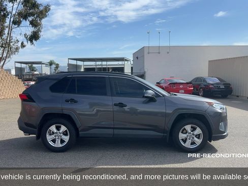 Used 2020 Toyota RAV4 XLE w/ XLE Grade Weather Package FWD image 4