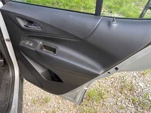 Used 2022 Chevrolet Equinox LT FWD image 16