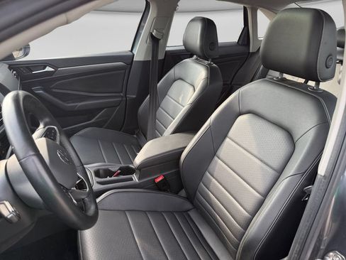 Used 2024 Volkswagen Jetta SE FWD image 21