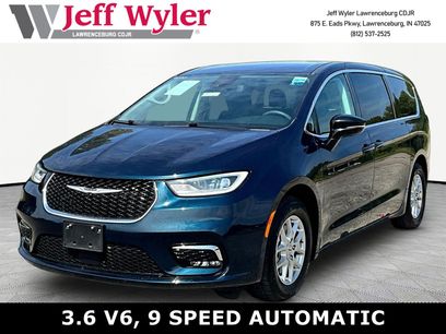 Used 2024 Chrysler Pacifica Touring-L