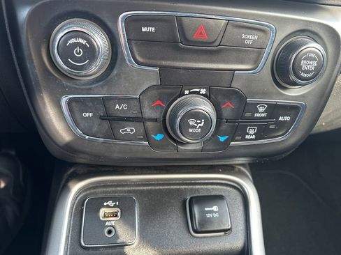 Used 2019 Jeep Compass Latitude image 13