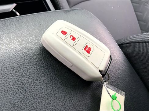 Used 2025 Toyota Tacoma SR image 12